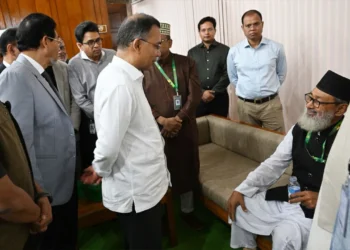 অধিবেশন চলাকালে অসুস্থ হওয়া বিরোধী দলীয় এমপির খোঁজ নিলেন প্রধানমন্ত্রী