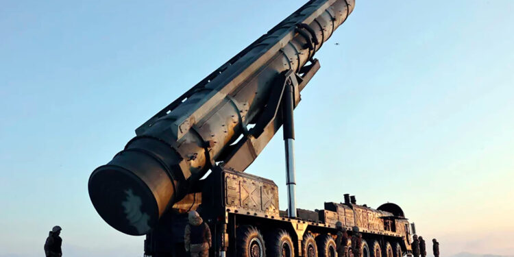 উত্তর কোরিয়ার বাড়ছে পারমাণবিক সক্ষমতা: বছরে ১৫টি ওয়ারহেড