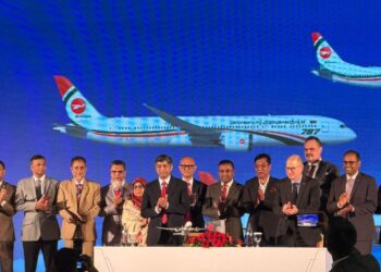 বোয়িংয়ের ১৪ উড়োজাহাজ কিনতে চুক্তি করল বিমান