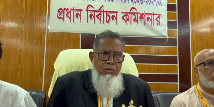 ঢাকা বার নির্বাচন: নিষিদ্ধ দলের অনুপস্থিতি ও বৈরী আবহাওয়ার কারণে ভোটার কম