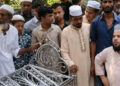 ভান্ডারি গান গেয়ে বাবাকে দাফন, সমালোচনা ঝড়