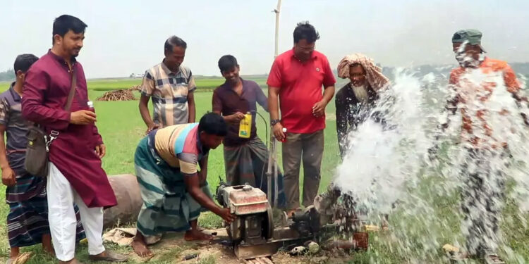 ডিজেলের বিকল্প জ্বালানি তৈরি করে সাড়া ফেলেছেন উদ্ভাবক মনিরুল