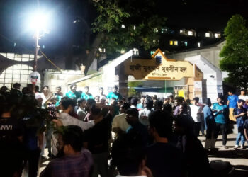 ঢাবির হলে ব্যানার টানানো কেন্দ্র করে ছাত্রদল-শিবির সমর্থকদের হাতাহাতি