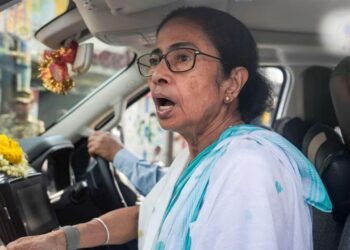 আমাকে লাথি মেরেছে, সিসিটিভি বন্ধ করে, ভয়ঙ্কর অভিযোগ মমতার