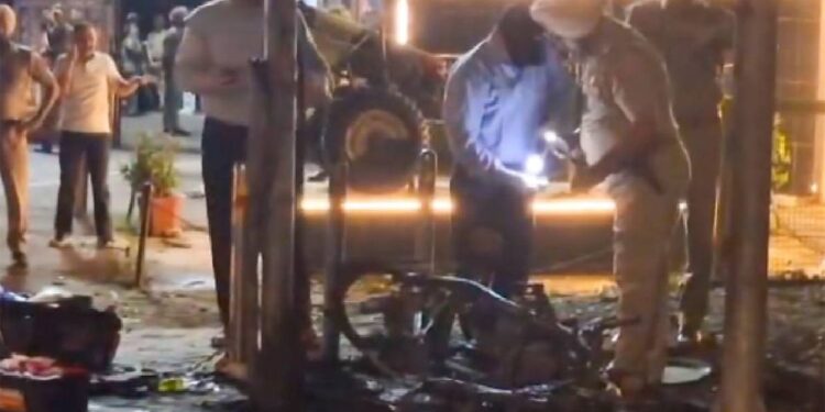 বিএসএফ সদর দপ্তরের বাইরে স্কুটার বিস্ফোরণ