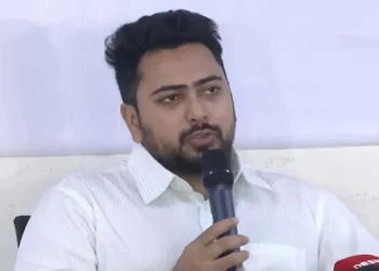 জুলাই সনদ ও সাংবিধানিক সংস্কার ইস্যুতে সরকার টালবাহানা করছে: নাহিদ ইসলাম
