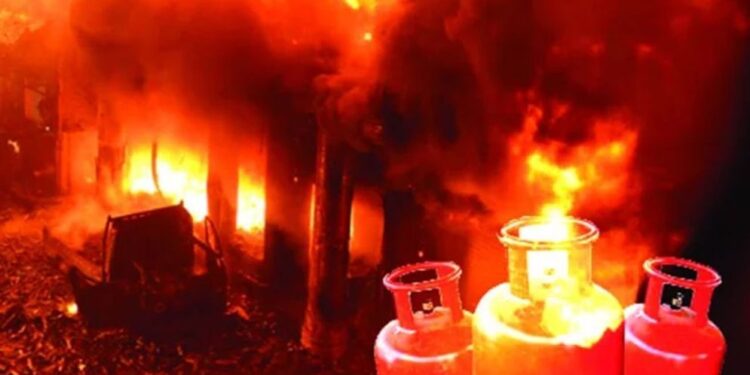 নারায়ণগঞ্জে বিদ্যুৎকেন্দ্রের ক্যান্টিনে গ্যাস বিস্ফোরণ, দগ্ধ ১২