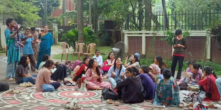ছাত্রীকে ধর্ষণচেষ্টার ঘটনায় উত্তাল জাহাঙ্গীরনগর বিশ্ববিদ্যালয়