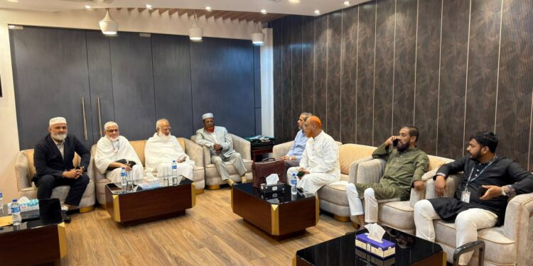 হজ্জ পালনের উদ্দেশে ঢাকা ত্যাগ করলেন বিরোধীদলীয় নেতা