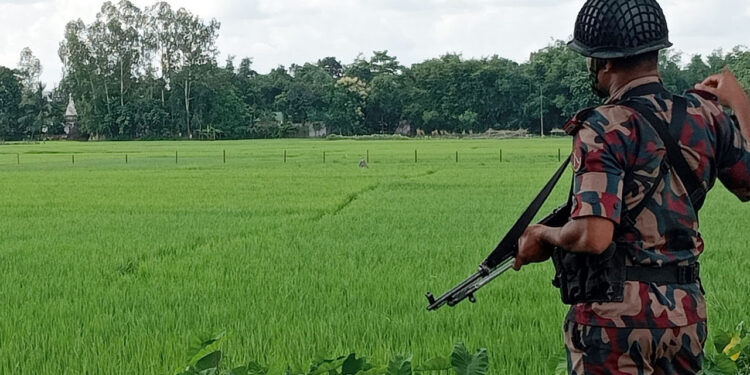 সীমান্তে বিজিবির ২ রাউন্ড ফাঁকা গুলিতে পালাল ভারতীয় চোরাকারবারিরা
