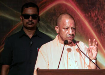 প্রকাশ্যে কোরবানি ও রাস্তায় ঈদের নামাজে যোগী আদিত্যনাথের নিষেধাজ্ঞা