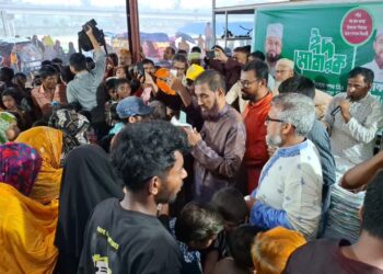রাজধানীতে শিশুদের জন্য জামায়াতের ঈদ পোশাক বিতরণ