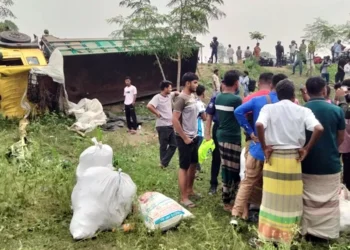 ঈদযাত্রার প্রথম দিনে সড়কে ঝরল ২৭ প্রাণ