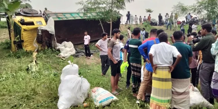 ঈদযাত্রার প্রথম দিনে সড়কে ঝরল ২৭ প্রাণ