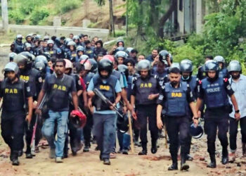 পাহাড় কাঁপল, ক্যাম্প কাঁপল, জাগল না শুধু গোয়েন্দারা