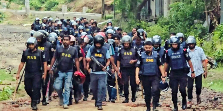পাহাড় কাঁপল, ক্যাম্প কাঁপল, জাগল না শুধু গোয়েন্দারা