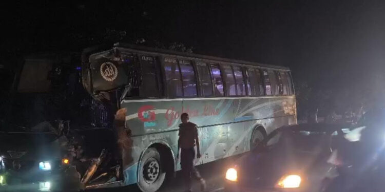 মাওয়া এক্সপ্রেসওয়েতে দুই বাসের সংঘর্ষ, আহত ১৫