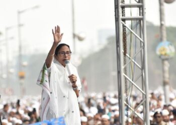 ধর্মীয় অনুভূতিতে আঘাতের অভিযোগে মমতার বিরুদ্ধে মামলা