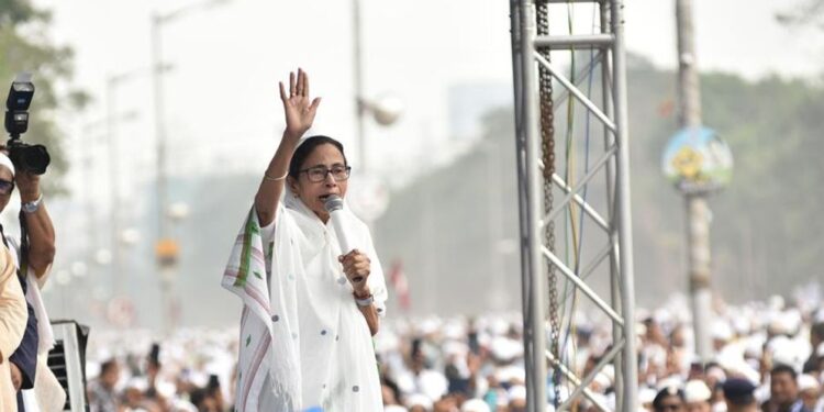 ধর্মীয় অনুভূতিতে আঘাতের অভিযোগে মমতার বিরুদ্ধে মামলা