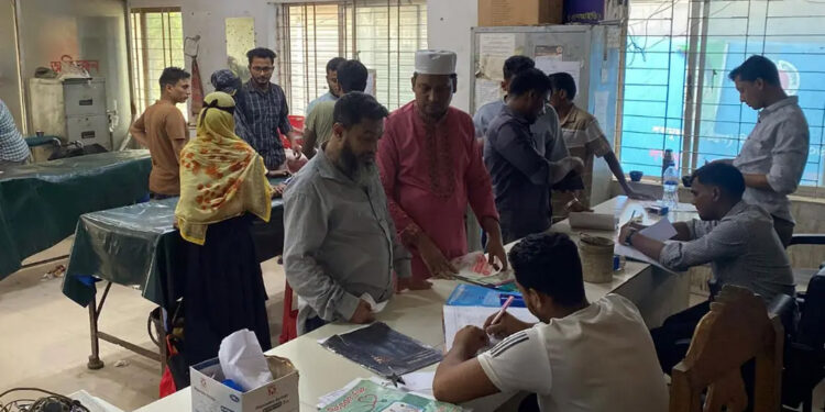 নোয়াখালীতে পশু কোরবানি করতে গিয়ে ৬ ঘণ্টায় আহত ৩০