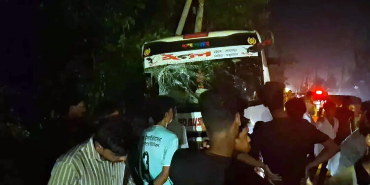 কর্ণফুলীতে বাস-লেগুনা সংঘর্ষে নিহত বেড়ে ৪