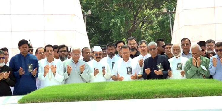 জিয়াউর রহমানের সমাধিতে শ্রদ্ধা নিবেদন করলেন প্রধানমন্ত্রী