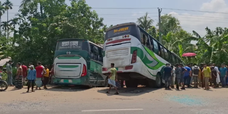 কুষ্টিয়ায় দুই বাসের মুখোমুখি সংঘর্ষে নিহত ১, সেনাসদস্যসহ আহত ৬০