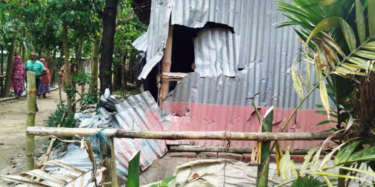তাঁতী দল নেতার বিরুদ্ধে বিএনপি নেতাকর্মীদের বাড়িতে হামলার অভিযোগ