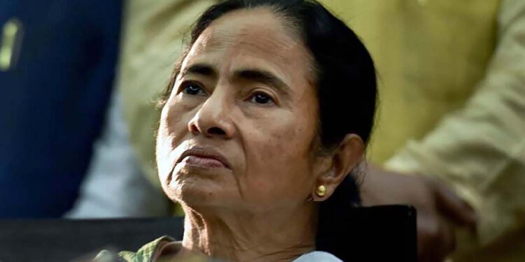 তৃণমূলে ভাঙনের সুর, পশ্চিমবঙ্গে অস্তিত্ব সংকটে মমতার দল