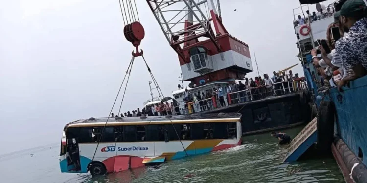 যাত্রী নিরাপত্তা নির্দেশনা মেনে চলায় ফেরিঘাট দুর্ঘটনায় প্রাণরক্ষা