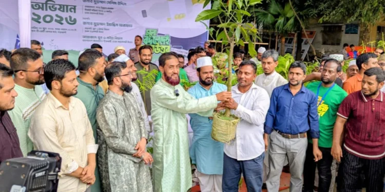 জামায়াতের বৃক্ষরোপন কর্মসূচি উদ্বোধন:  প্লাস্টিকের বোতল জমা দিয়ে মিলছে গাছের চারা