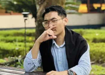 ‘পাড়ার গুণ্ডা-মাস্তানের মতো কথা আপনার মুখে মানায় না’