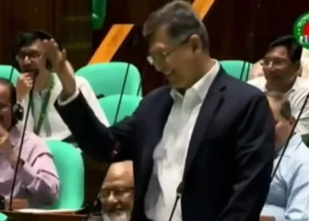 ধর্মমন্ত্রীর পক্ষে দাঁড়ালেন স্বরাষ্ট্রমন্ত্রী, বিরোধীদলের উচ্ছ্বাস