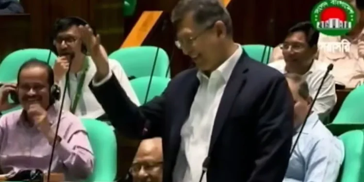 ধর্মমন্ত্রীর পক্ষে দাঁড়ালেন স্বরাষ্ট্রমন্ত্রী, বিরোধীদলের উচ্ছ্বাস