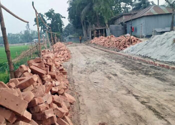 প্রধানমন্ত্রীর সফর শেষে তুলে নেওয়া হলো সেই সড়কের ইট