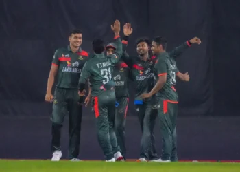 শূন্য রানেই নেই ৩ উইকেট, মিরপুরে অস্ট্রেলিয়ার অবিশ্বাস্য বিপর্যয়