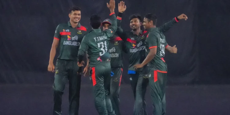 শূন্য রানেই নেই ৩ উইকেট, মিরপুরে অস্ট্রেলিয়ার অবিশ্বাস্য বিপর্যয়