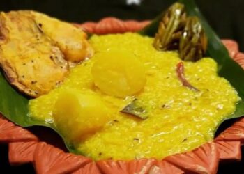 বৃষ্টির দিনে গরম গরম ধোঁয়া ওঠা খিচুড়ি এক অদ্ভুত তৃপ্তি, জেনে নিন রেসিপি