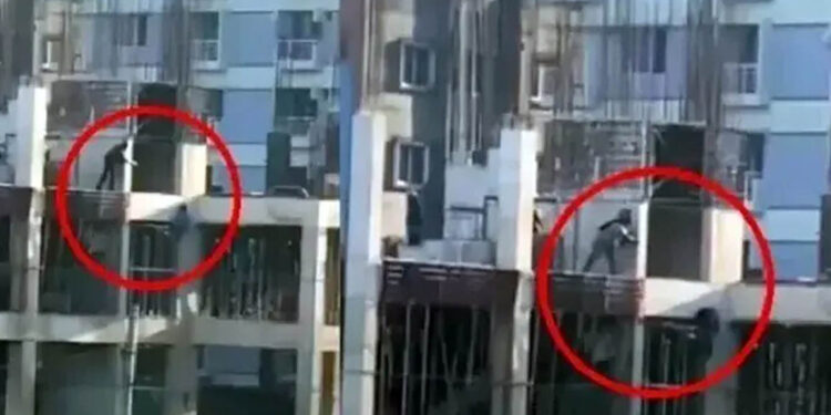 কার্নিশে ঝুলে থাকা তরুণকে গুলি: হাবিবসহ ৫ পুলিশের বিরুদ্ধে রায় ২৮ জুন