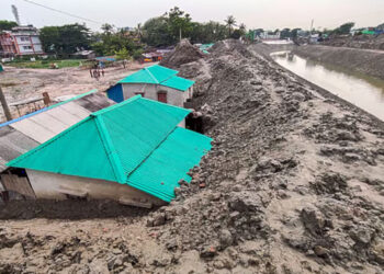 খুলনায় নদী খননের মাটিতে চাপা পড়েছে আশ্রয়ণের শতাধিক ঘর
