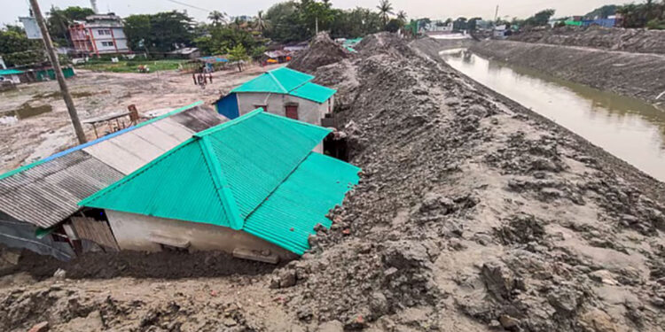 খুলনায় নদী খননের মাটিতে চাপা পড়েছে আশ্রয়ণের শতাধিক ঘর