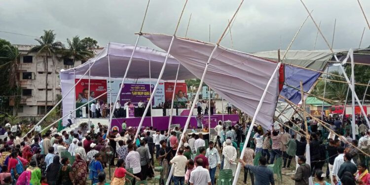 প্রধানমন্ত্রী আসার আগেই ভেঙে পড়ল প্যান্ডেল