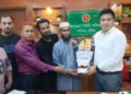 ফুলের শুভেচ্ছা নিতে নিতে হয়রান দেবিদ্বারের ইউএনও, বিঘ্নিত দাপ্তরিক কাজ