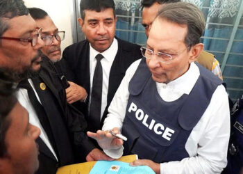 কাঠগড়ায় দাঁড়িয়ে বিচারক-আইনজীবীকে ইনুর হুমকি