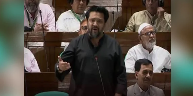 ‘এখানে বসে বসে অনেকখানি উর্দু শিখে ফেলেছি’