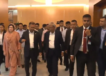 প্রথম বিদেশ সফর শেষে দেশে ফিরেছেন প্রধানমন্ত্রী