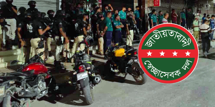 স্বেচ্ছাসেবক দল নেতাকে ধরতে পুলিশের বড় অভিযান, মবের ভয়ে পিছুটান