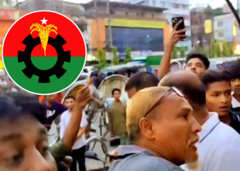 বিএনপি নেতার ছেলের মোটরসাইকেল আটক করায় পুলিশ বক্স ঘেরাও, বিএনপি নেতার হুমকি!