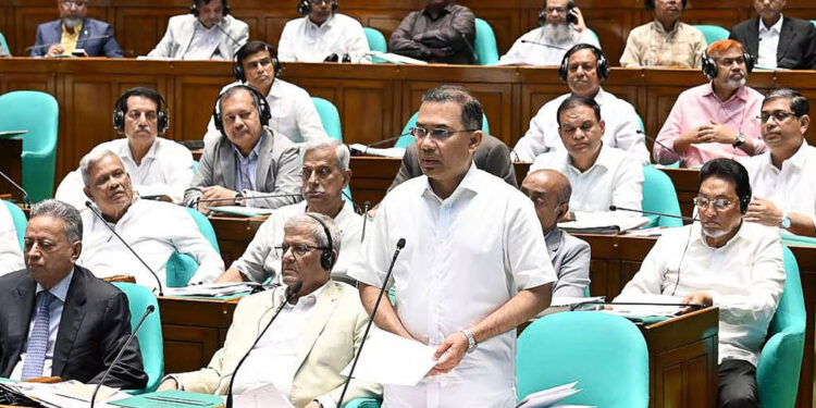অতীত নিয়ে অনেক বেশি কথা হচ্ছে, অথচ মানুষ চায় আমরা ভবিষ্যৎ নিয়ে বলি