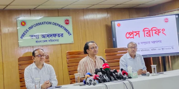 হাসিনার বক্তব্য প্রচারে আদালতের নিষেধাজ্ঞা মানার আহ্বান তথ্য উপদেষ্টার